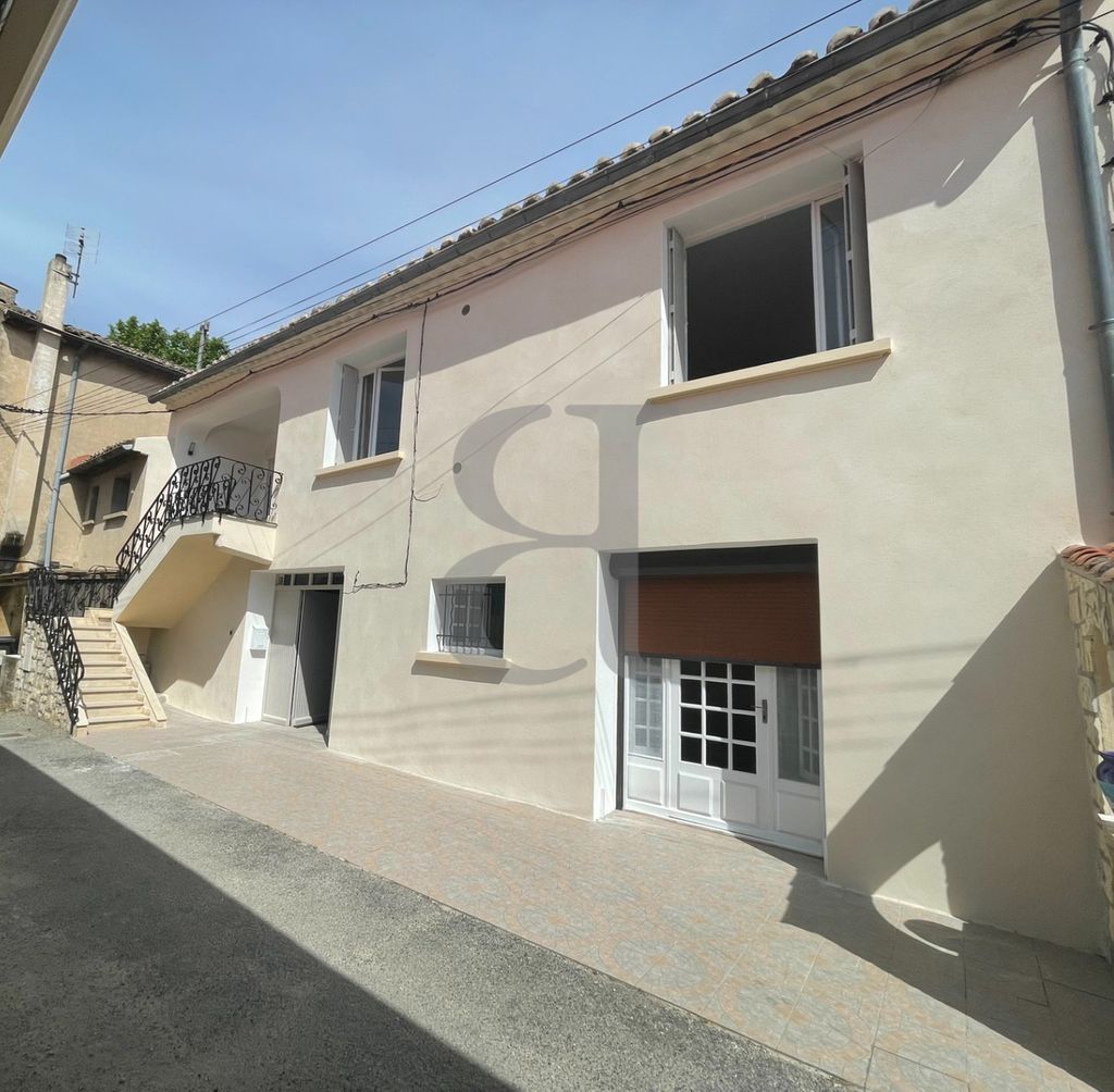 Achat maison à vendre 3 chambres 133 m² - Sainte-Cécile-les-Vignes