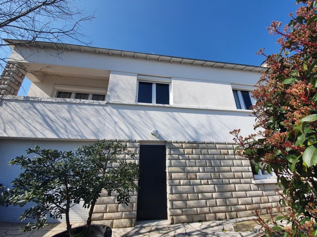 Achat maison à vendre 6 chambres 220 m² - La Rochelle