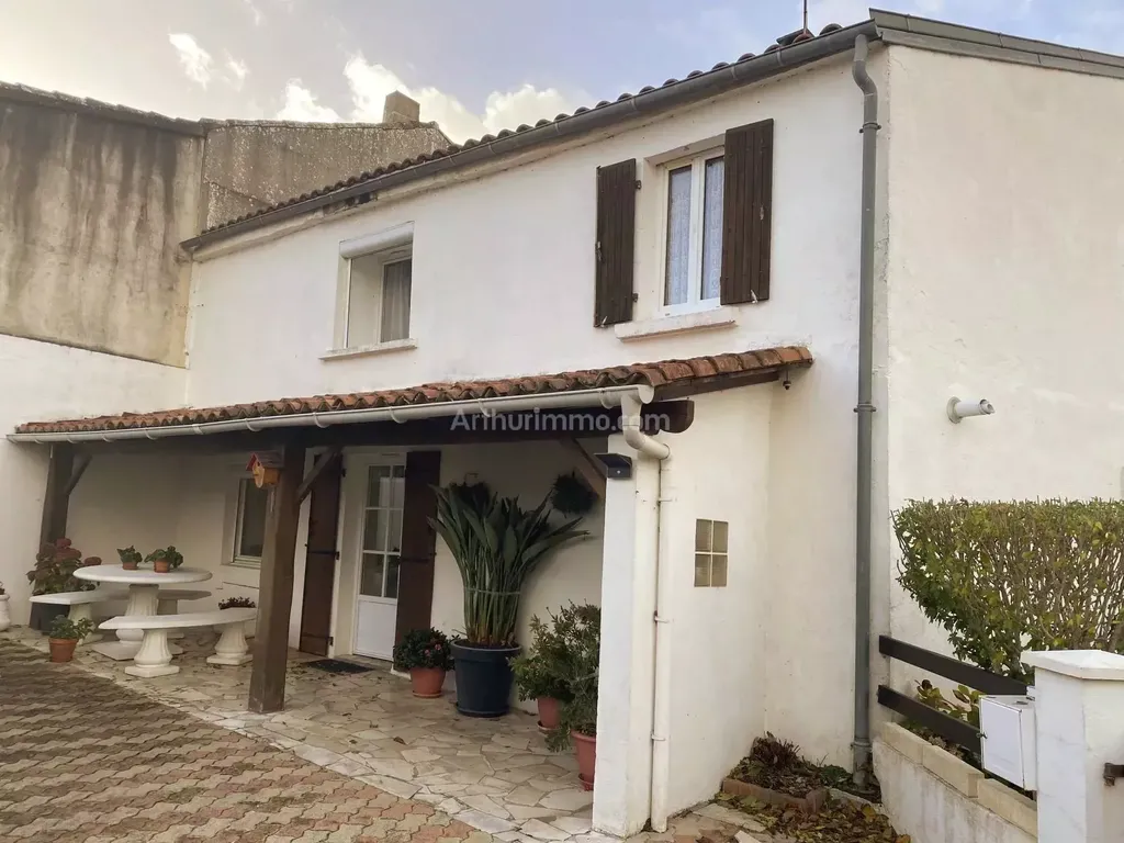 Achat maison à vendre 3 chambres 134 m² - Dompierre-sur-Mer