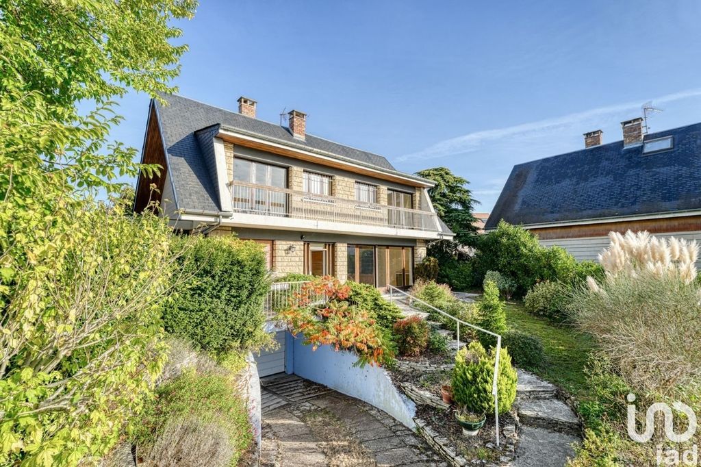 Achat maison à vendre 4 chambres 153 m² - Croissy-sur-Seine
