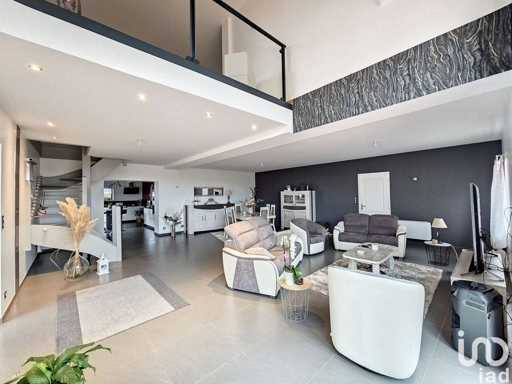 Achat maison à vendre 3 chambres 215 m² - Creuzier-le-Neuf