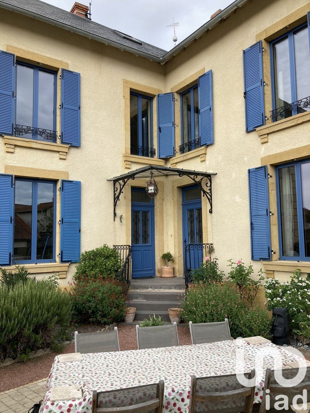 Achat maison à vendre 4 chambres 160 m² - Saint-Forgeux-Lespinasse