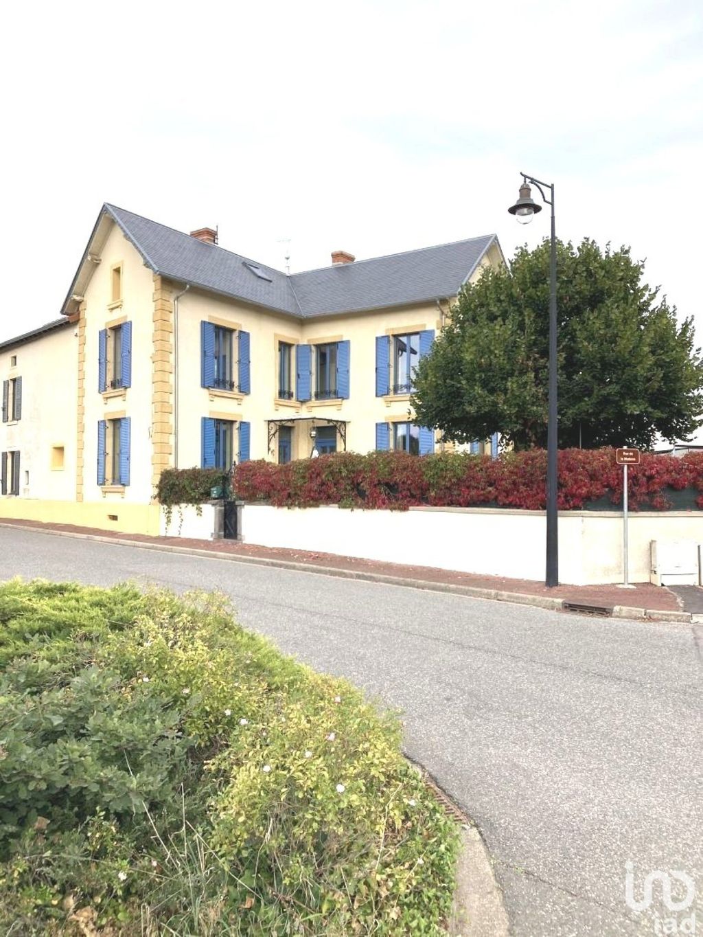 Achat maison à vendre 4 chambres 160 m² - Saint-Forgeux-Lespinasse