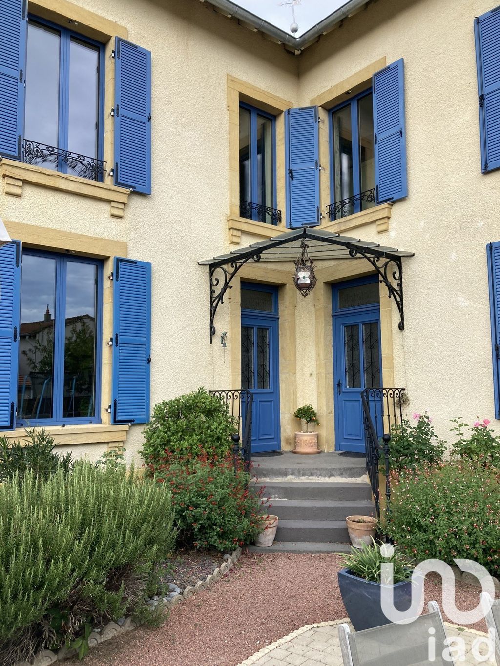 Achat maison à vendre 4 chambres 160 m² - Saint-Forgeux-Lespinasse