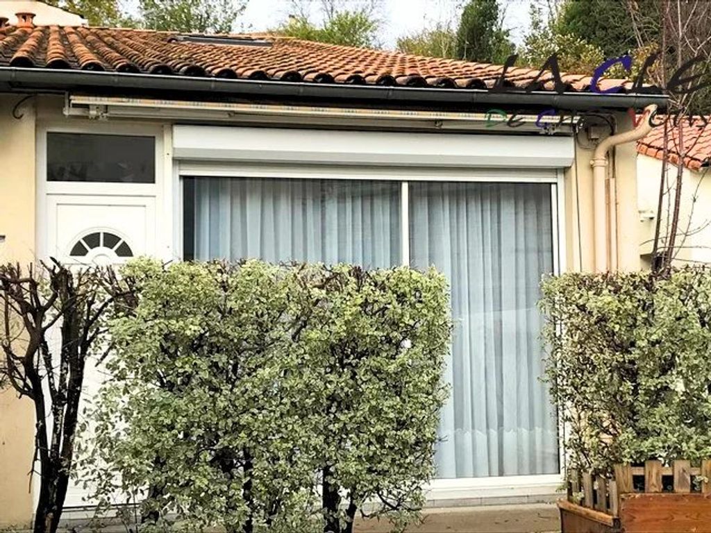 Achat maison à vendre 2 chambres 73 m² - Benet