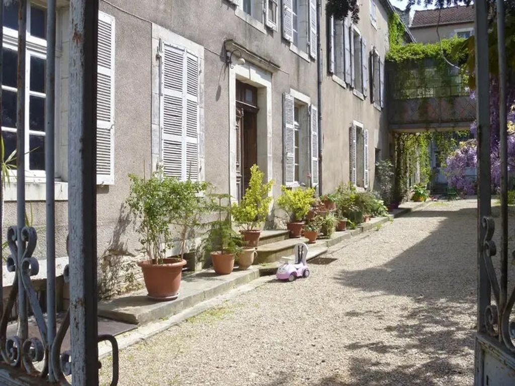 Achat maison à vendre 7 chambres 300 m² - Septfonds