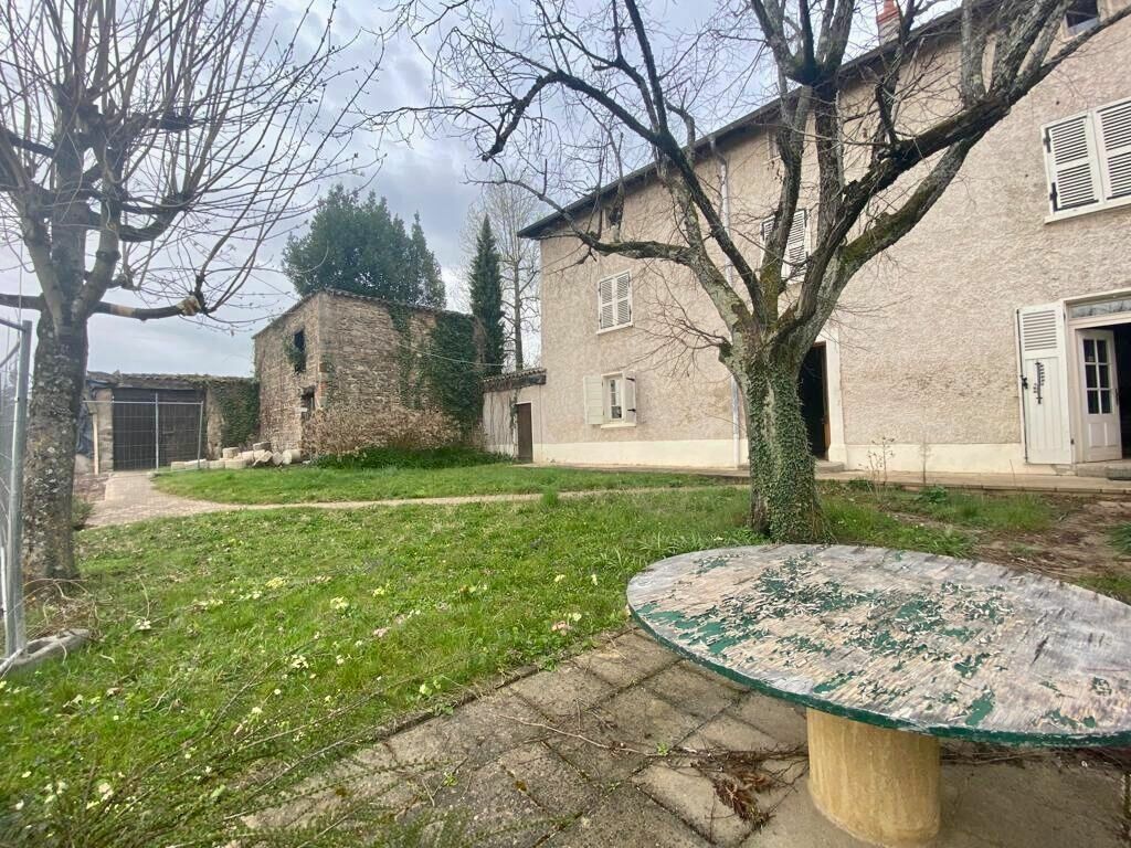 Achat maison à vendre 5 chambres 257 m² - Saint-Genis-les-Ollières