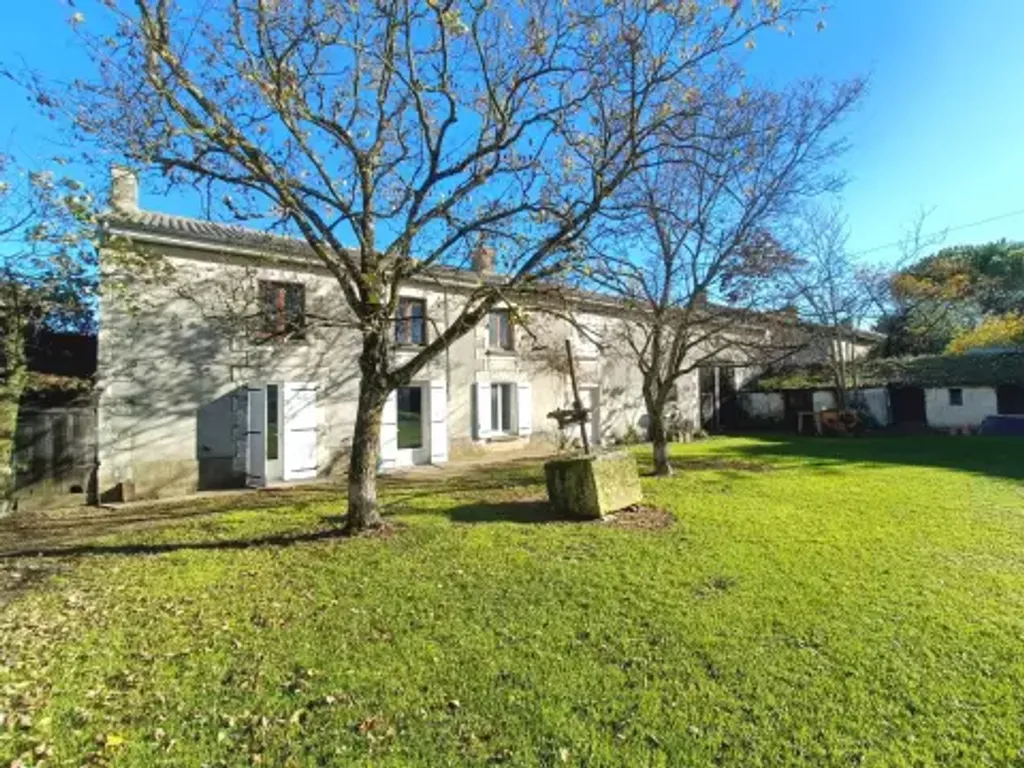 Achat maison à vendre 1 chambre 100 m² - Saint-Martin-la-Pallu