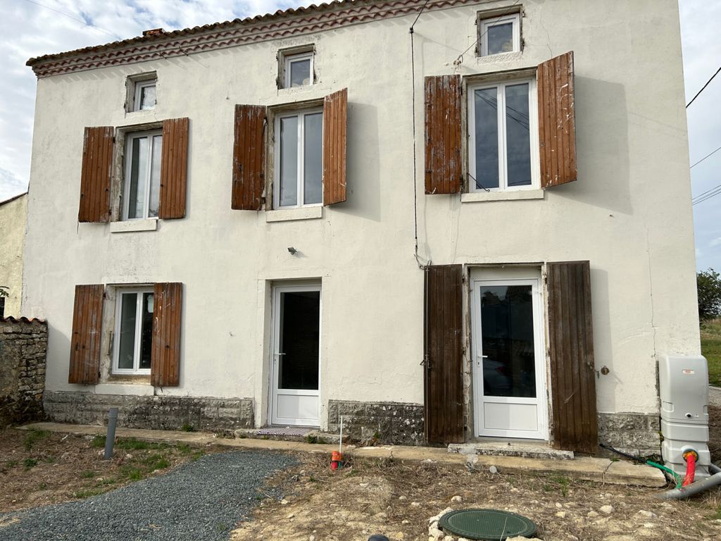Achat maison à vendre 2 chambres 103 m² - Saint-Jean-d'Angély