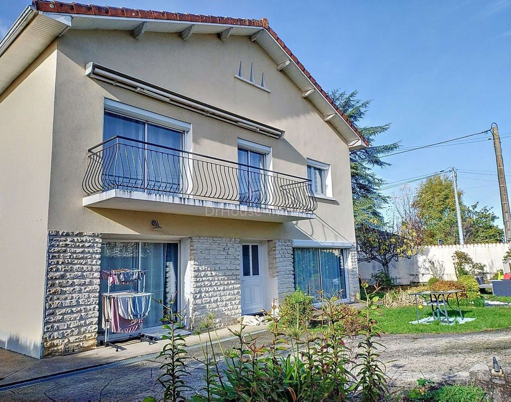 Achat maison à vendre 4 chambres 128 m² - Ruelle-sur-Touvre