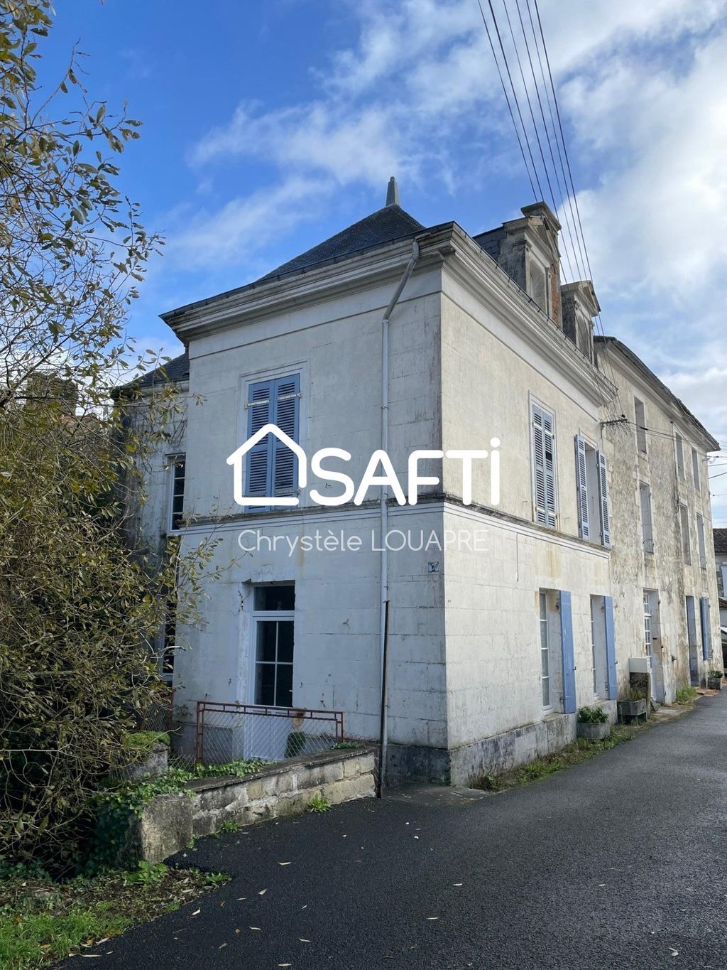 Achat maison à vendre 3 chambres 244 m² - Saint-Jean-d'Angély