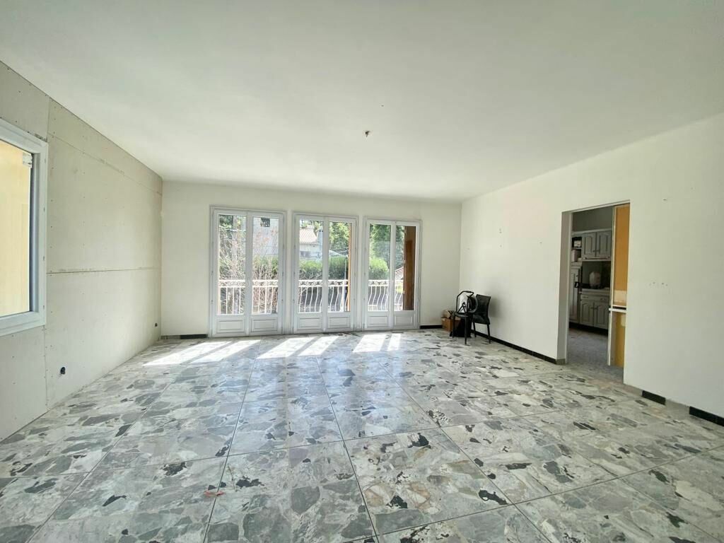 Achat appartement à vendre 2 pièces 104 m² - Lambesc
