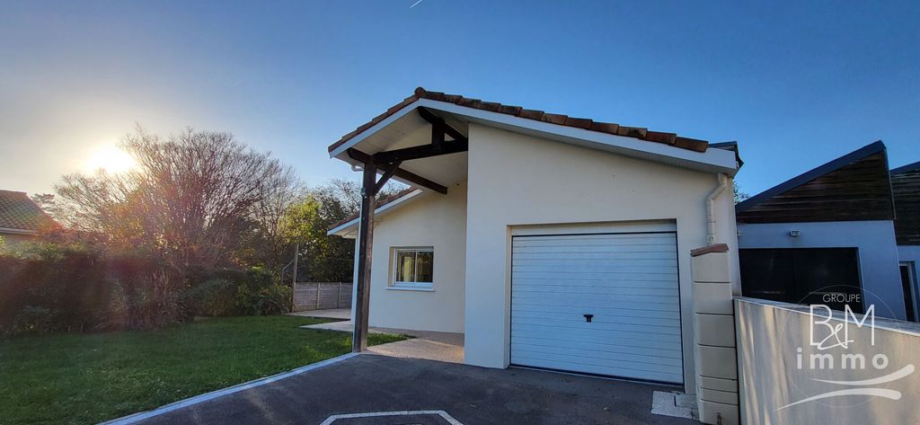 Achat maison à vendre 3 chambres 110 m² - Saint-Vincent-de-Tyrosse