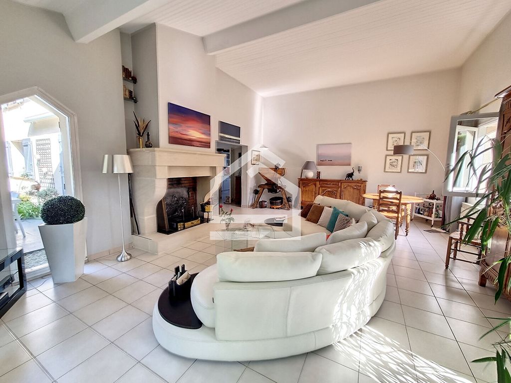Achat maison à vendre 3 chambres 190 m² - Saint-Aubin-de-Médoc