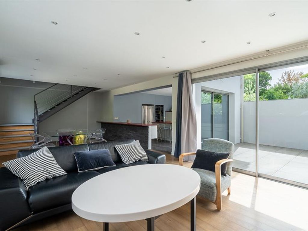 Achat maison à vendre 3 chambres 165 m² - Carbon-Blanc