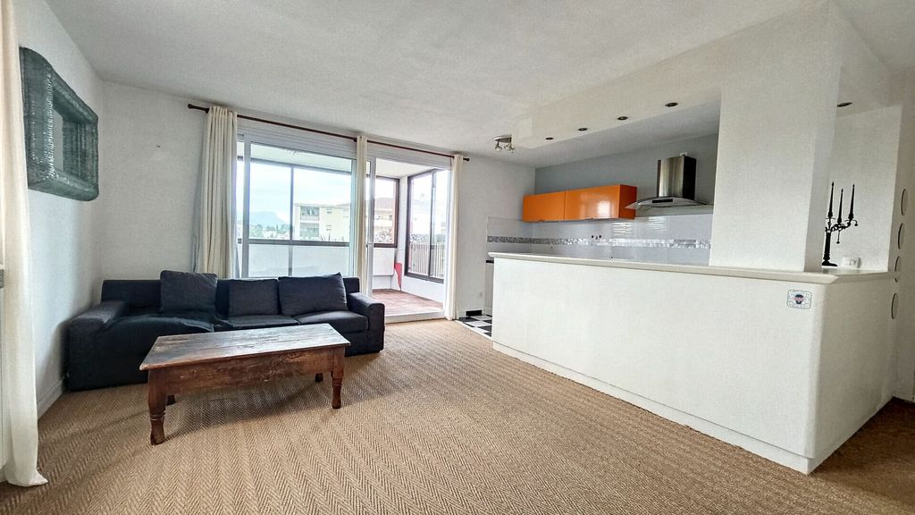 Achat appartement à vendre 2 pièces 66 m² - La Seyne-sur-Mer