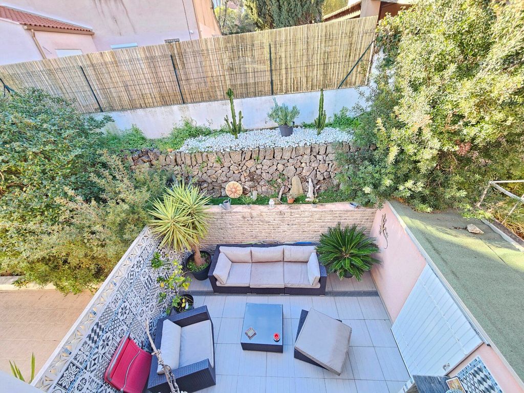 Achat maison à vendre 2 chambres 57 m² - Sanary-sur-Mer