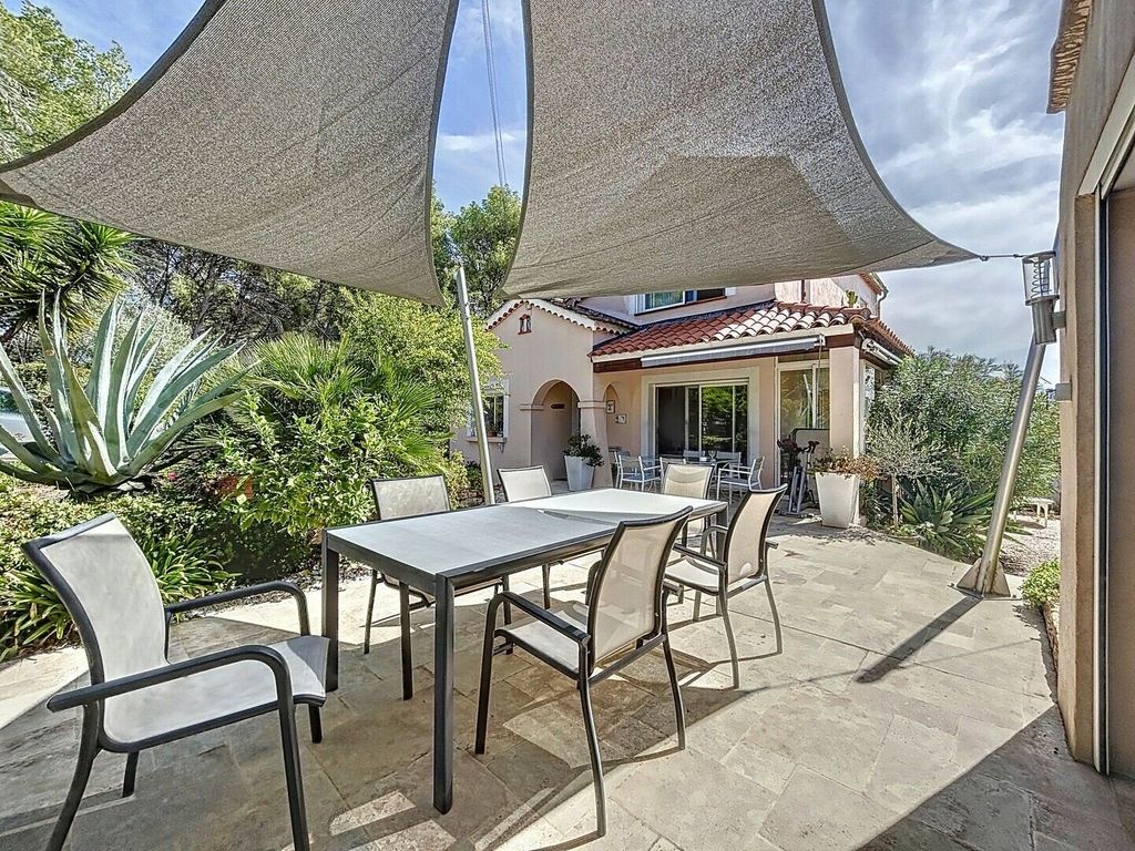 Achat maison à vendre 3 chambres 96 m² - Sanary-sur-Mer