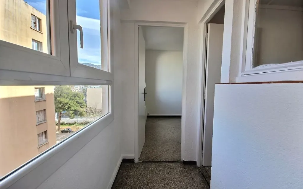 Achat appartement à vendre 4 pièces 62 m² - Marseille 10ème arrondissement