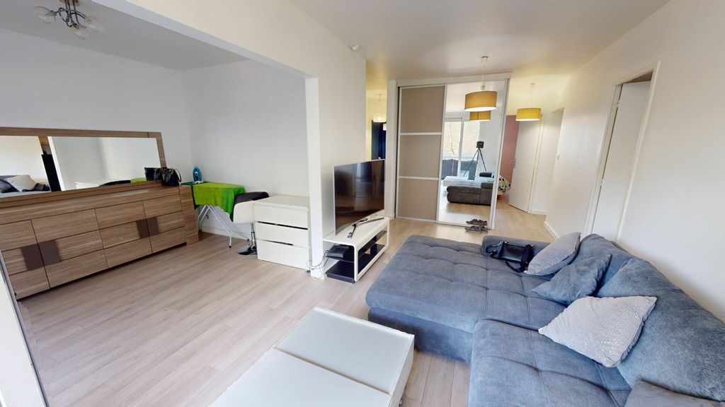Achat appartement à vendre 5 pièces 81 m² - Vaulx-en-Velin