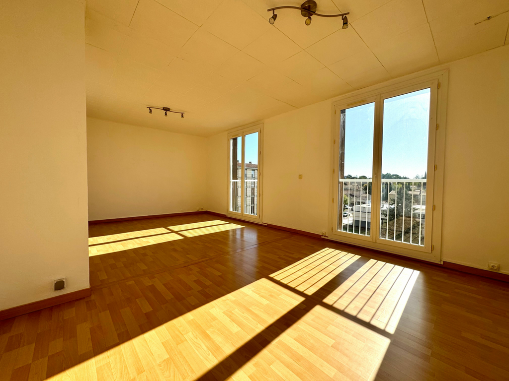 Achat appartement à vendre 2 pièces 56 m² - Salon-de-Provence