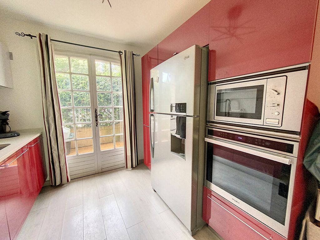 Achat appartement à vendre 2 pièces 49 m² - Saint-Raphaël