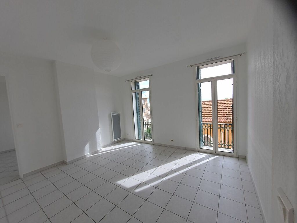 Achat appartement à vendre 3 pièces 70 m² - Carqueiranne