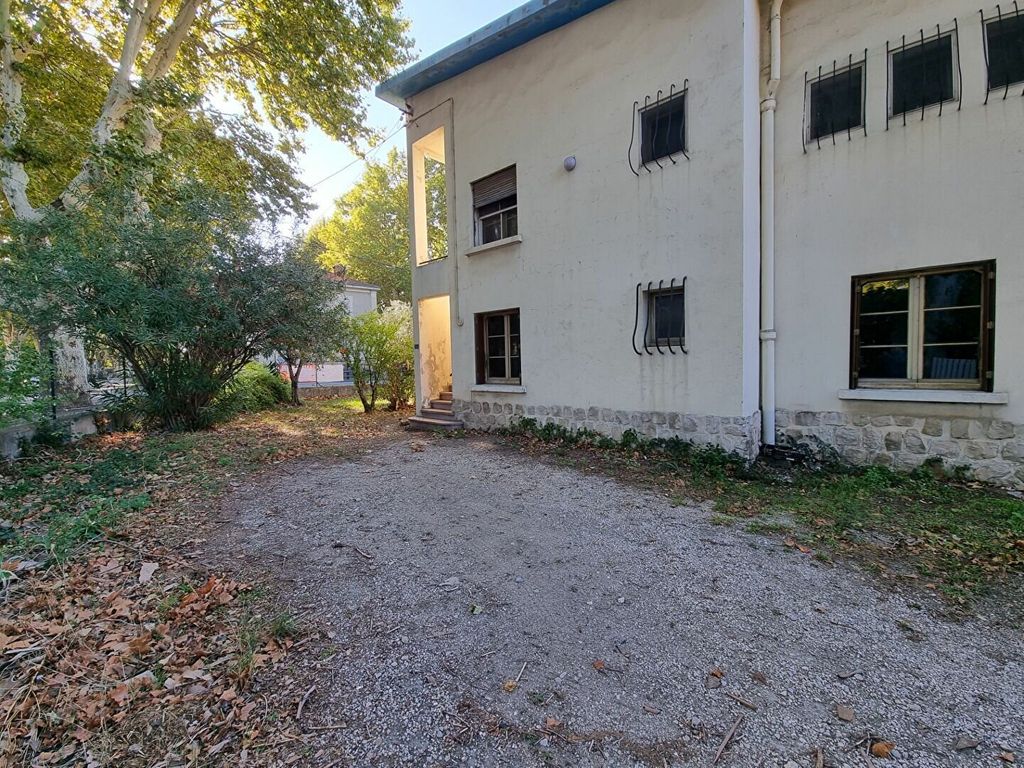 Achat maison à vendre 3 chambres 192 m² - Saint-Martin-de-Crau