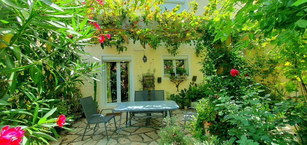Achat maison à vendre 3 chambres 102 m² - Arles