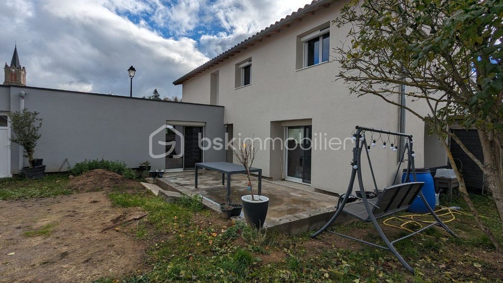 Achat maison à vendre 3 chambres 150 m² - Saint-Martin-Lestra