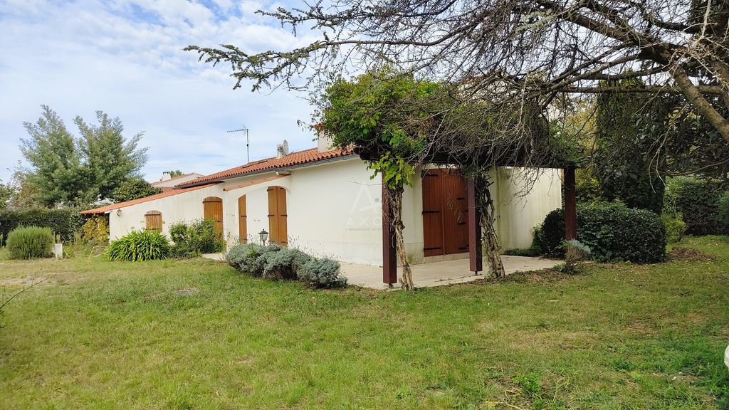 Achat maison à vendre 3 chambres 120 m² - Saint-Vincent-sur-Jard