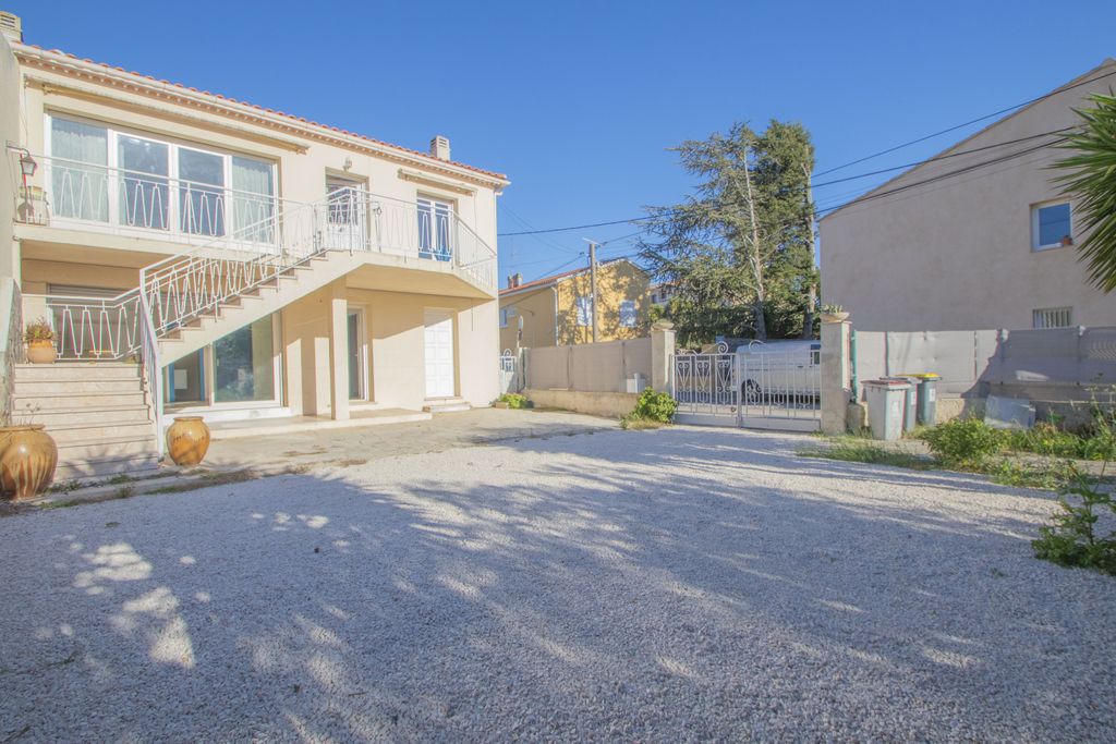 Achat maison à vendre 5 chambres 185 m² - Sanary-sur-Mer