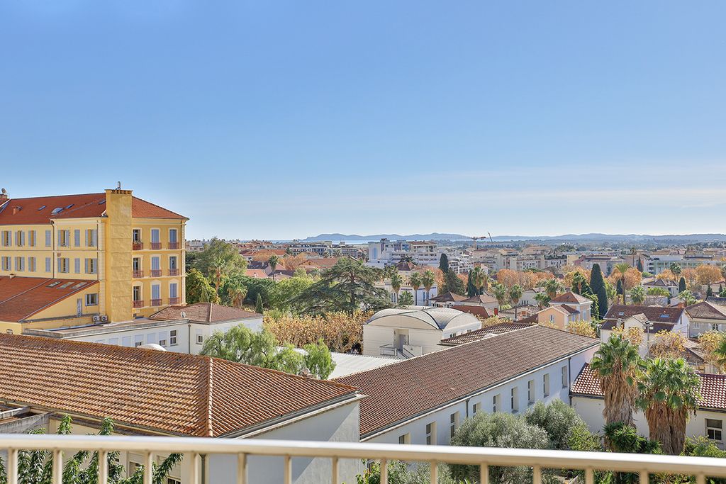 Achat appartement à vendre 4 pièces 96 m² - Hyères