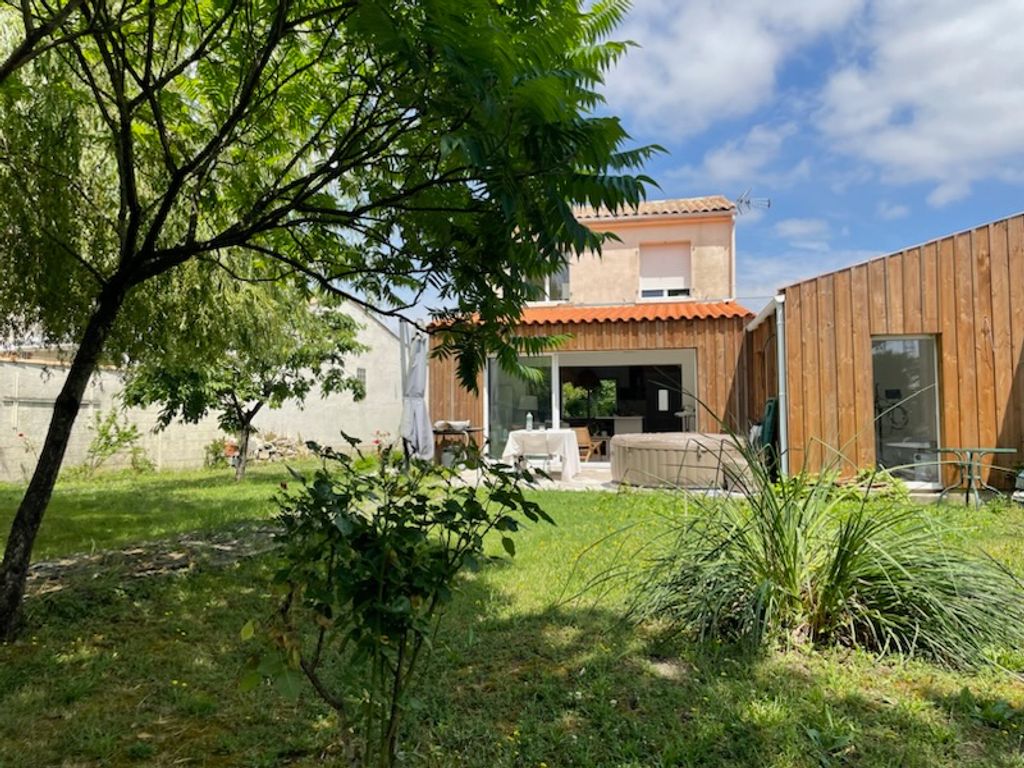 Achat maison à vendre 3 chambres 100 m² - Rochefort