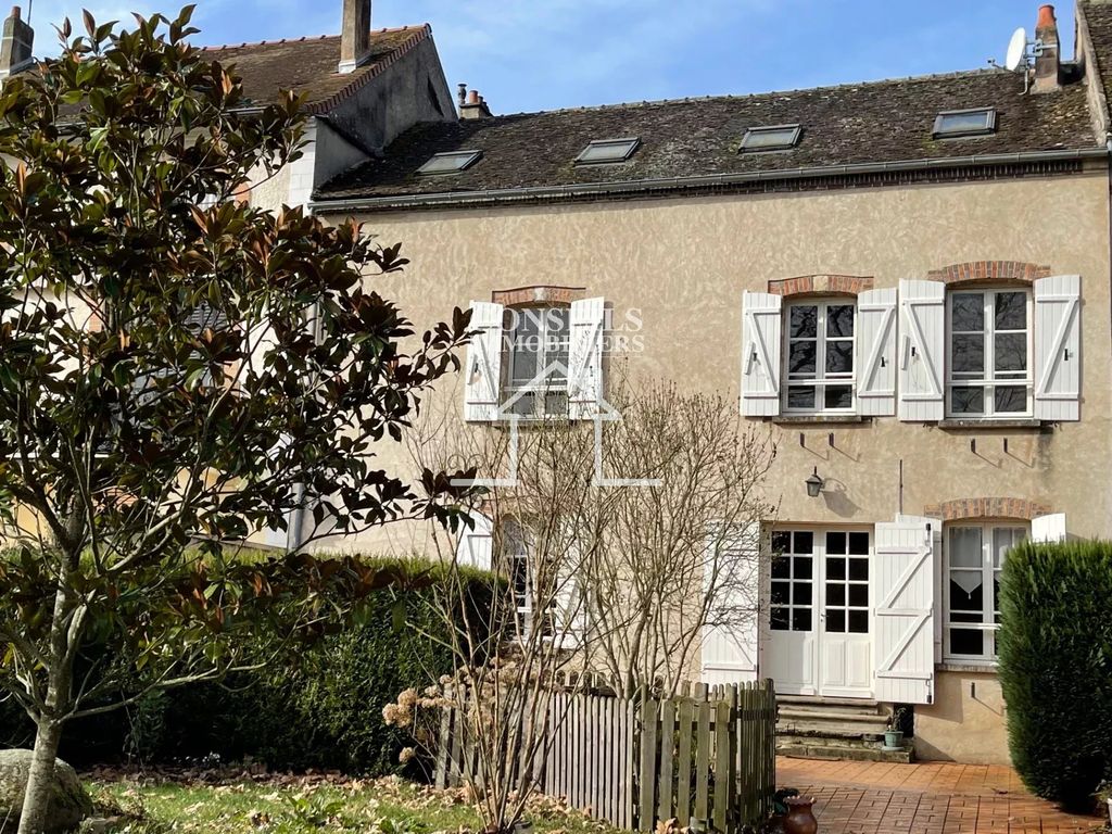 Achat maison à vendre 4 chambres 130 m² - Villeneuve-sur-Yonne