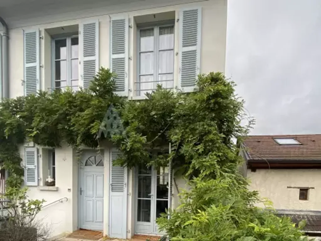 Achat maison à vendre 4 chambres 143 m² - Ferney-Voltaire