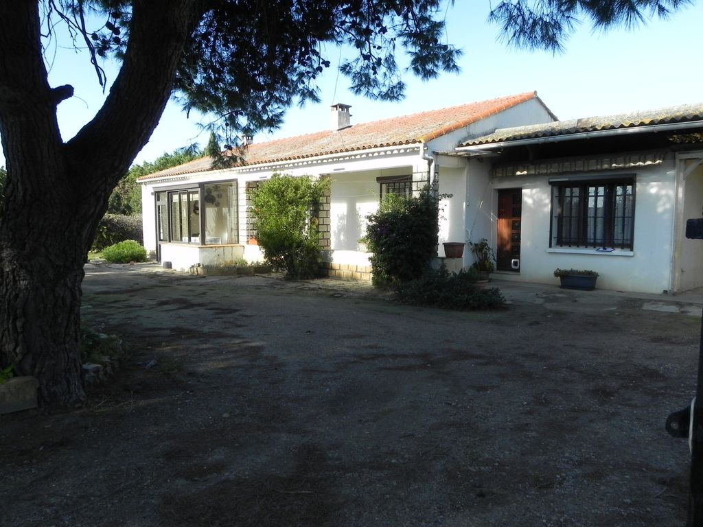 Achat maison à vendre 5 chambres 139 m² - Arles