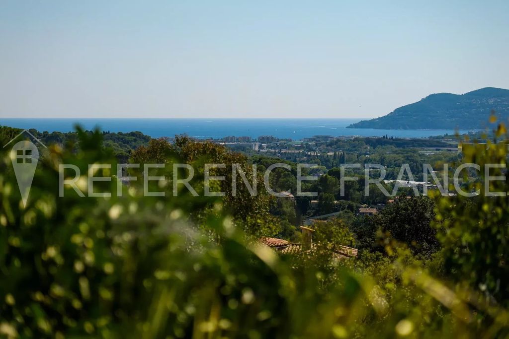 Achat maison à vendre 3 chambres 200 m² - Mougins