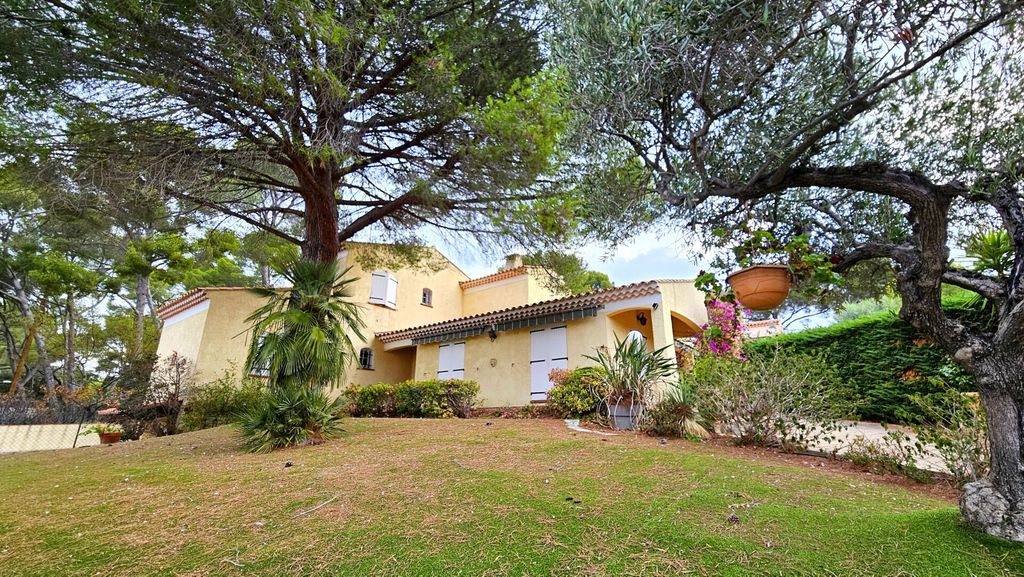 Achat maison à vendre 3 chambres 126 m² - Sanary-sur-Mer