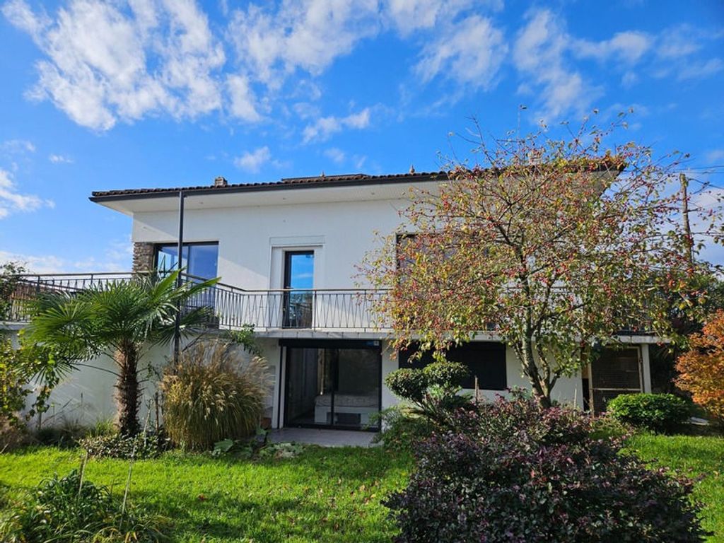 Achat maison à vendre 5 chambres 150 m² - Saint-André-de-Cubzac