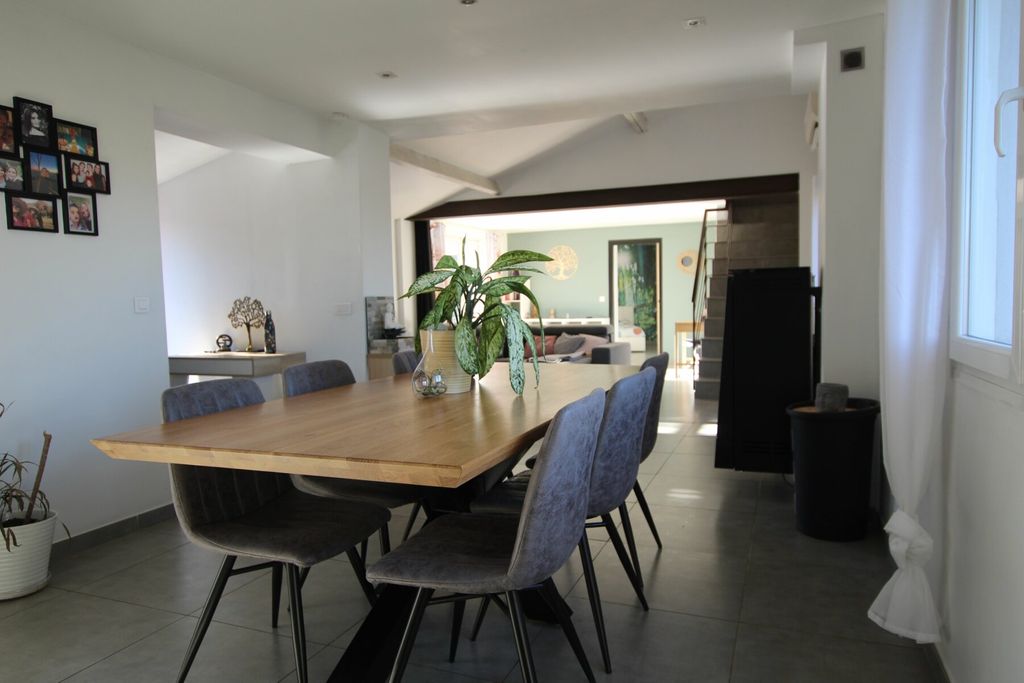 Achat maison à vendre 3 chambres 141 m² - Saint-Victoret
