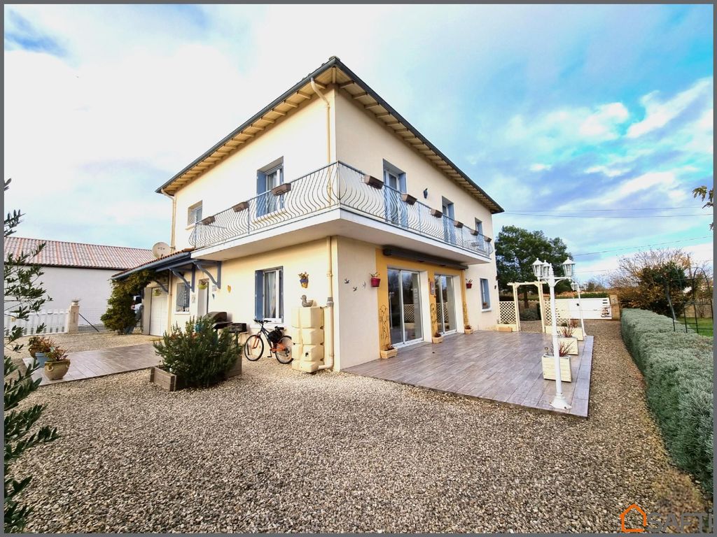 Achat maison à vendre 5 chambres 218 m² - Meursac