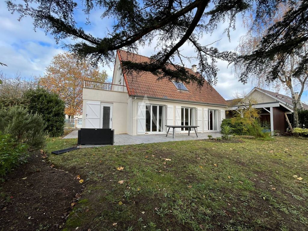 Achat maison à vendre 5 chambres 147 m² - Pontault-Combault