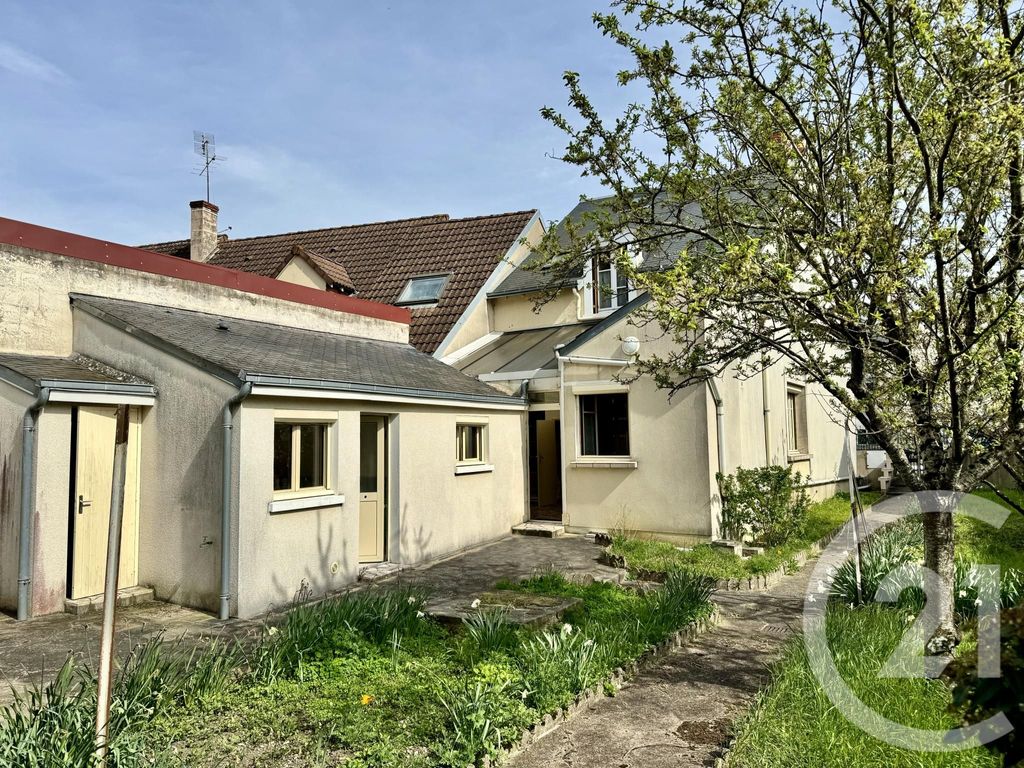 Achat maison à vendre 2 chambres 104 m² - Châteauroux