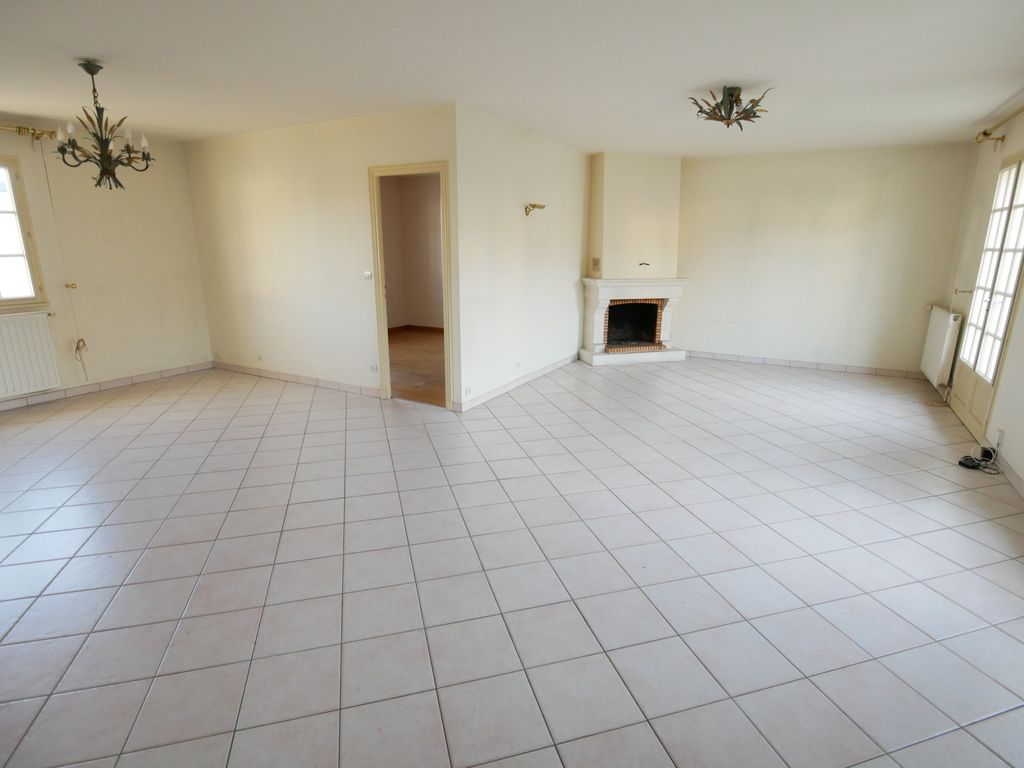 Achat maison à vendre 5 chambres 135 m² - Sainte-Gemmes-sur-Loire