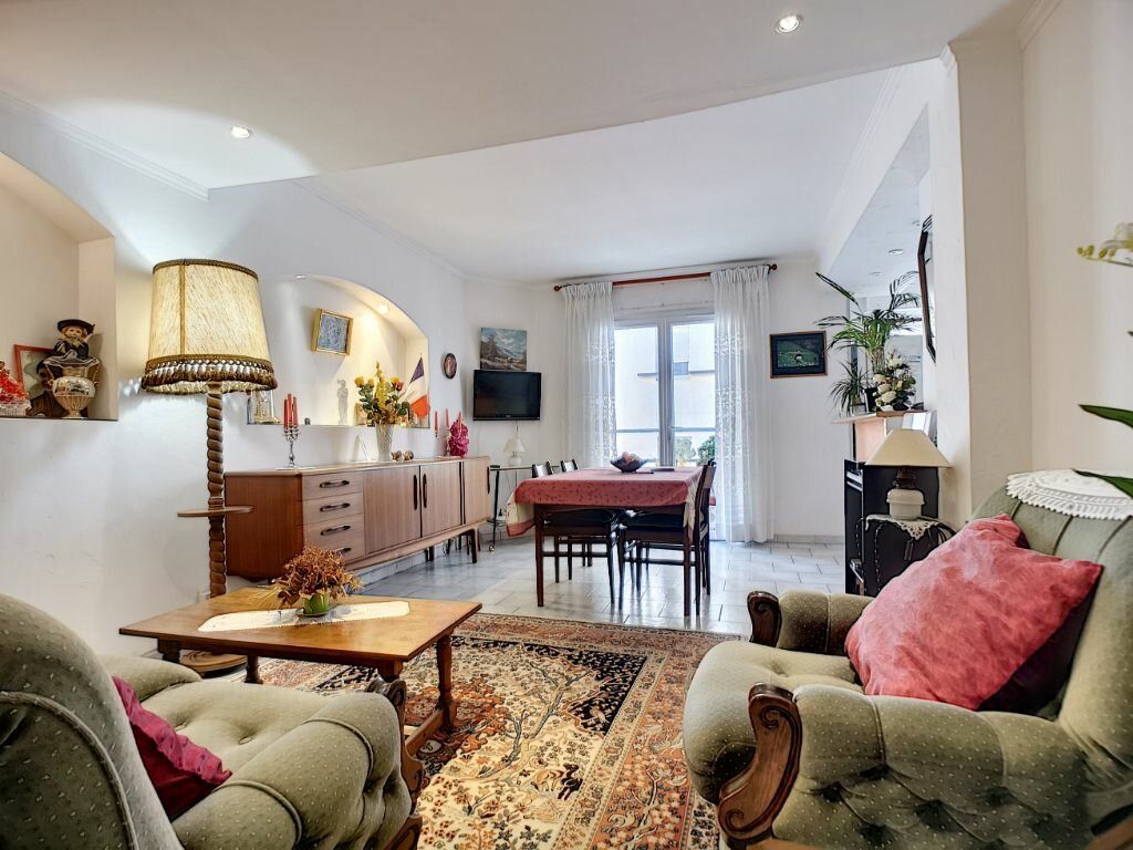 Achat appartement à vendre 3 pièces 66 m² - Saint-Raphaël