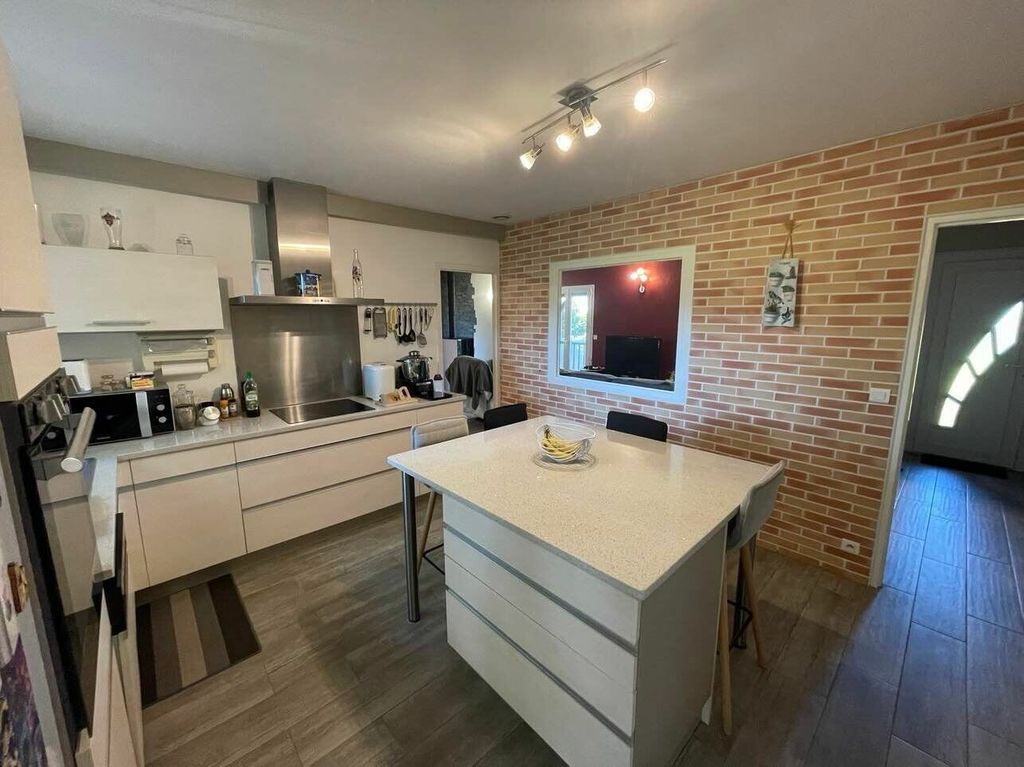 Achat maison à vendre 4 chambres 160 m² - Mont-de-Marsan