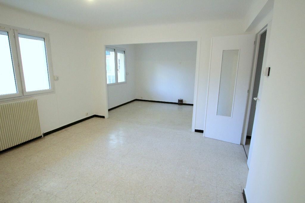 Achat appartement à vendre 3 pièces 88 m² - Lunel