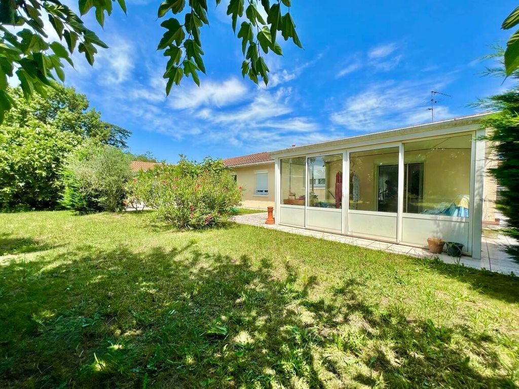 Achat maison à vendre 4 chambres 105 m² - Saint-Médard-en-Jalles