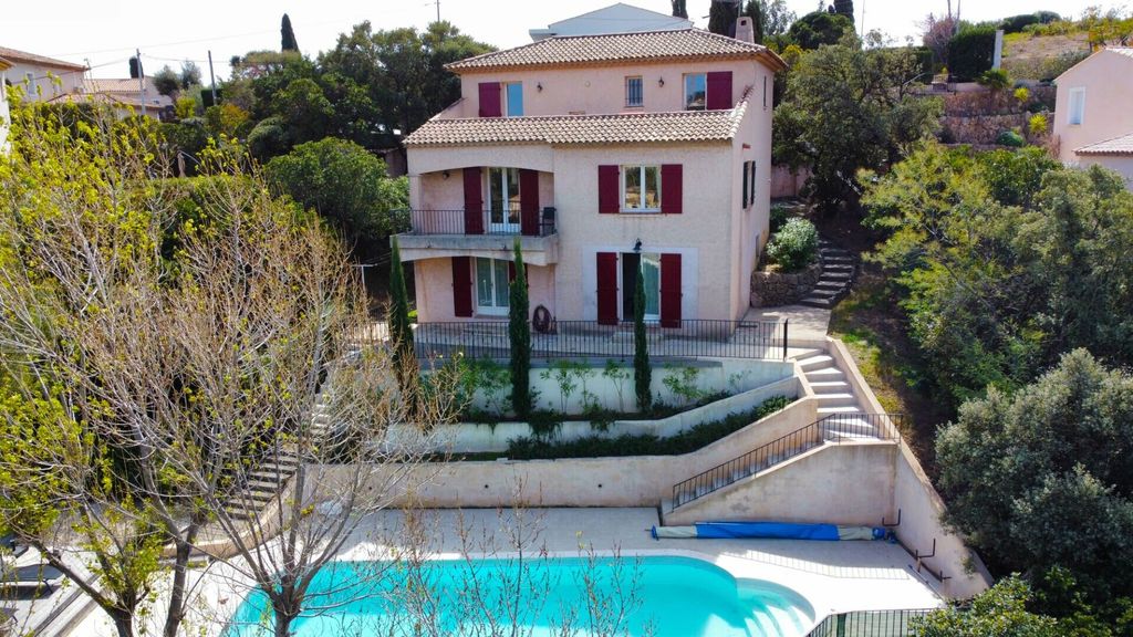 Achat maison à vendre 6 chambres 185 m² - Roquebrune-sur-Argens
